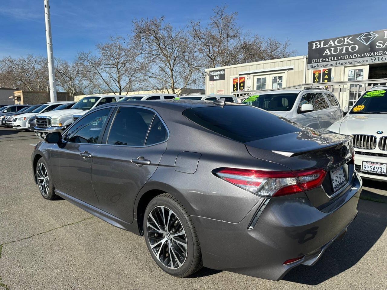 Used 2019 Toyota Camry SE w/ Convenience Package FWD image 12