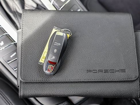 Used 2020 Porsche Macan AWD/4WD image 36