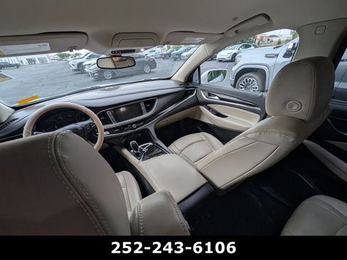 Used 2018 Buick Enclave Essence FWD image 12
