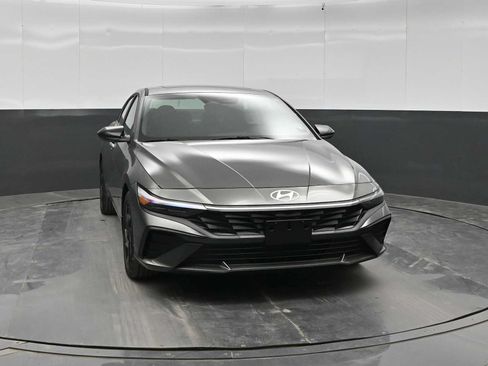 New 2026 Hyundai Elantra SEL Sport FWD image 2