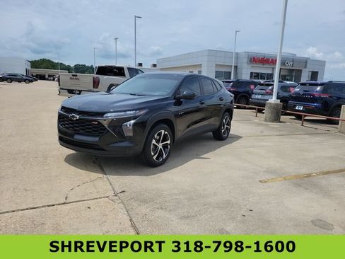 Used 2024 Chevrolet Trax RS w/ Sunroof Package FWD image 3
