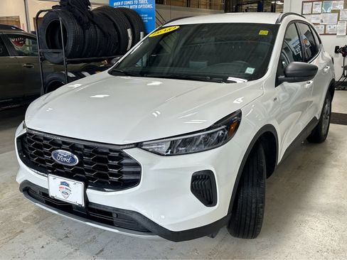 New 2025 Ford Escape ST-Line w/ Cold Weather Package AWD/4WD image 5