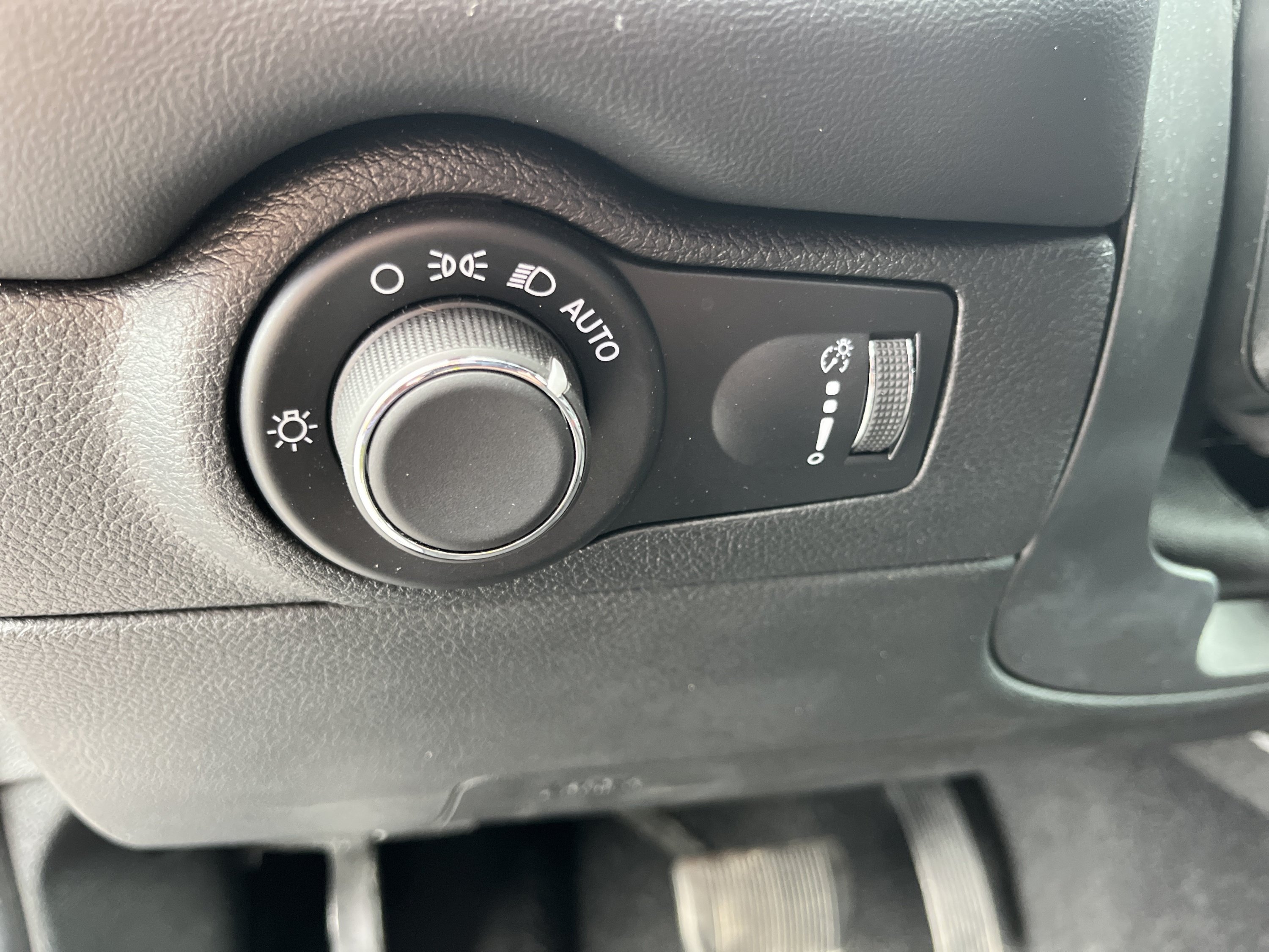 Used 2025 Dodge Durango GT AWD/4WD image 17