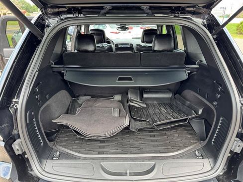 Used 2019 Jeep Grand Cherokee Laredo AWD/4WD image 21