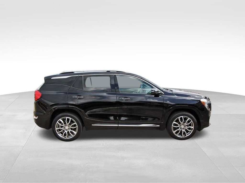 Used 2024 GMC Terrain Denali w/ Denali Premium Package AWD/4WD image 5