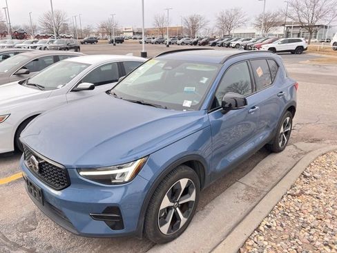 Used 2024 Volvo XC40 B5 Core image 3