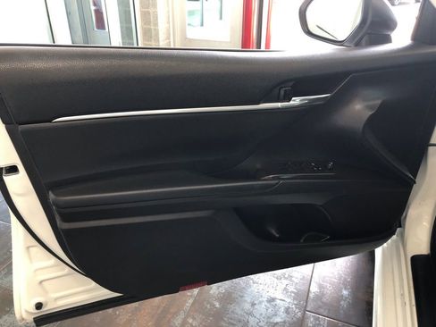 Used 2021 Toyota Camry SE w/ Cold Weather Package image 9