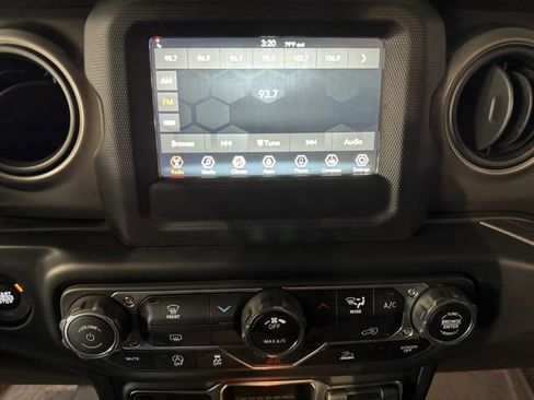 Used 2022 Jeep Gladiator Sport AWD/4WD image 6