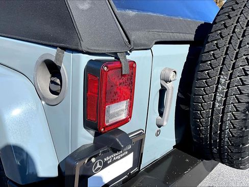 Used 2015 Jeep Wrangler Unlimited Sahara image 27