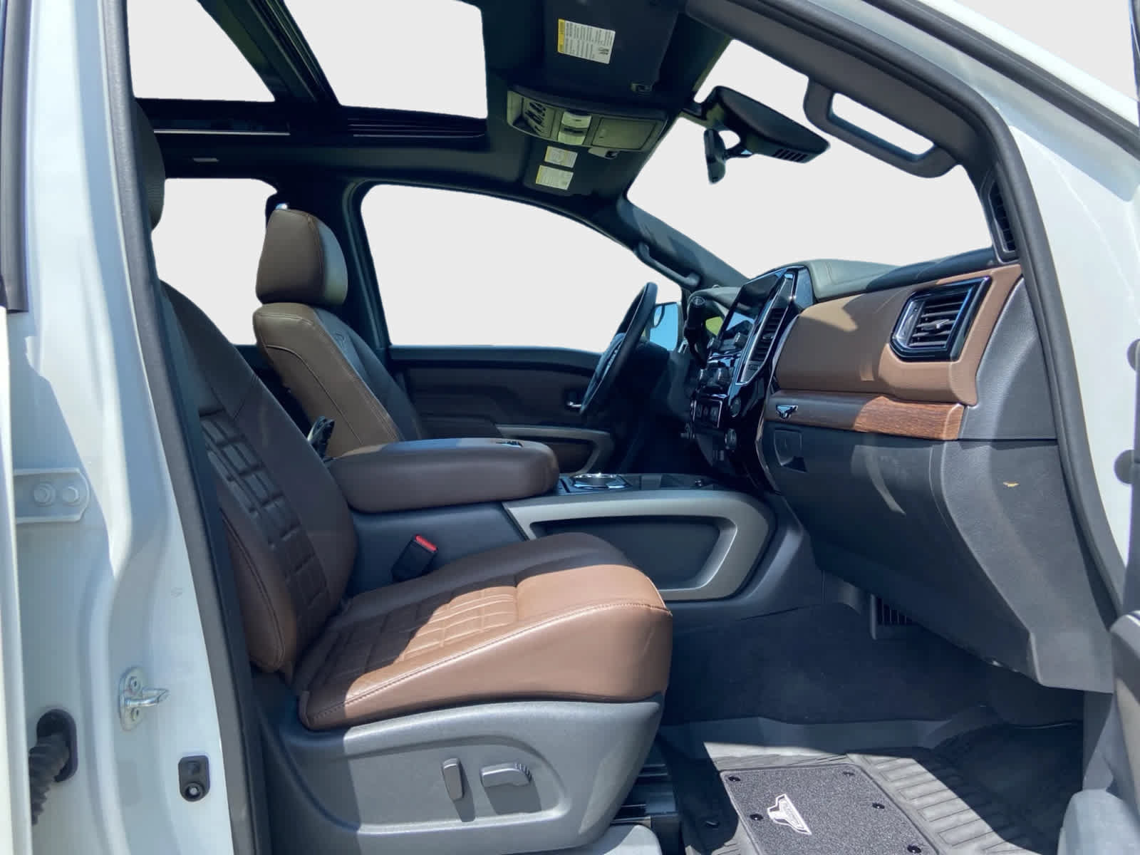 Used 2024 Nissan Titan Platinum Reserve w/ Moonroof Package AWD/4WD image 14