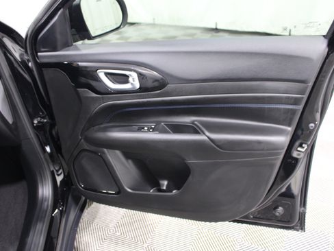 Used 2025 Jeep Compass Latitude w/ Altitude Special Edition AWD/4WD image 25