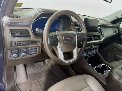 Used 2024 GMC Yukon XL SLT w/ SLT Luxury Package AWD/4WD image 10
