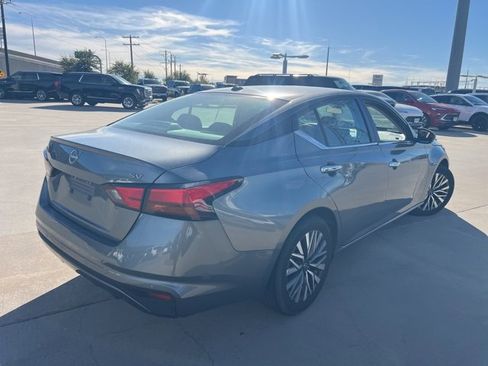 Used 2024 Nissan Altima 2.5 SV image 4