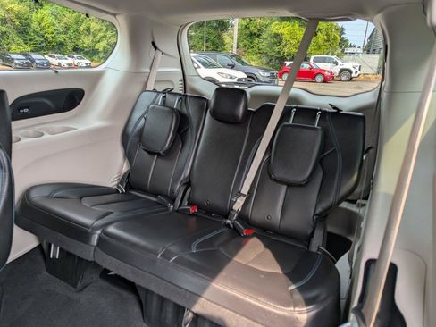 Used 2021 Chrysler Pacifica Touring-L w/ Uconnect Theater Family Group AWD/4WD image 34