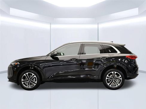 Used 2025 Audi Q5 Premium w/ Convenience Package AWD/4WD image 2