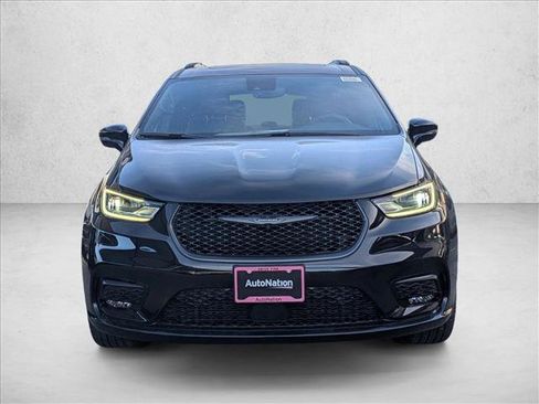 New 2026 Chrysler Pacifica Limited image 5