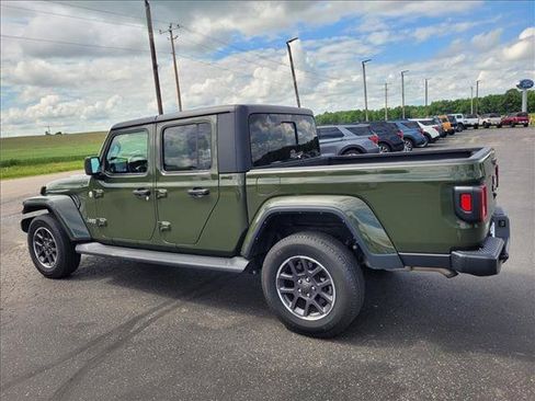 Used 2022 Jeep Gladiator Overland w/ Cold Weather Group AWD/4WD image 11