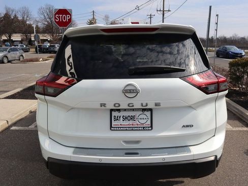 Certified 2025 Nissan Rogue SV image 7