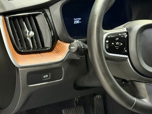 Used 2024 Volvo XC60 B5 Plus image 11