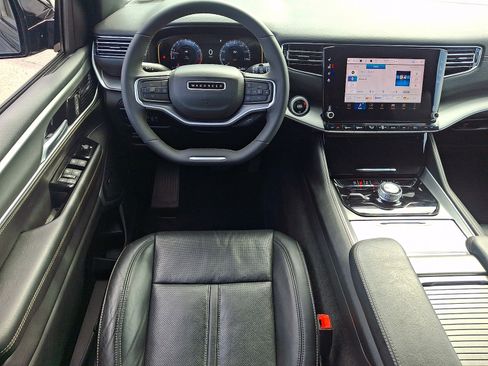 Used 2025 Jeep Wagoneer L 4WD image 12