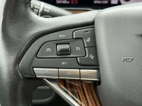 Used 2021 Cadillac Escalade Premium Luxury AWD/4WD image 25