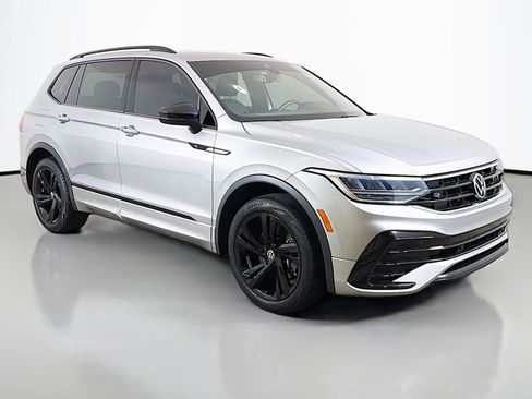 Used 2023 Volkswagen Tiguan SE R-Line FWD image 44