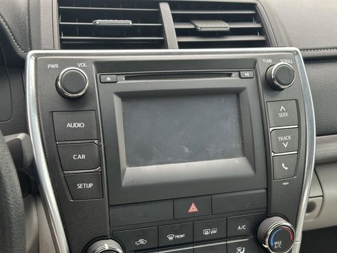 Used 2016 Toyota Camry LE FWD image 11