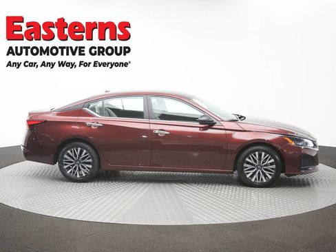 Used 2025 Nissan Altima 2.5 SV FWD image 43
