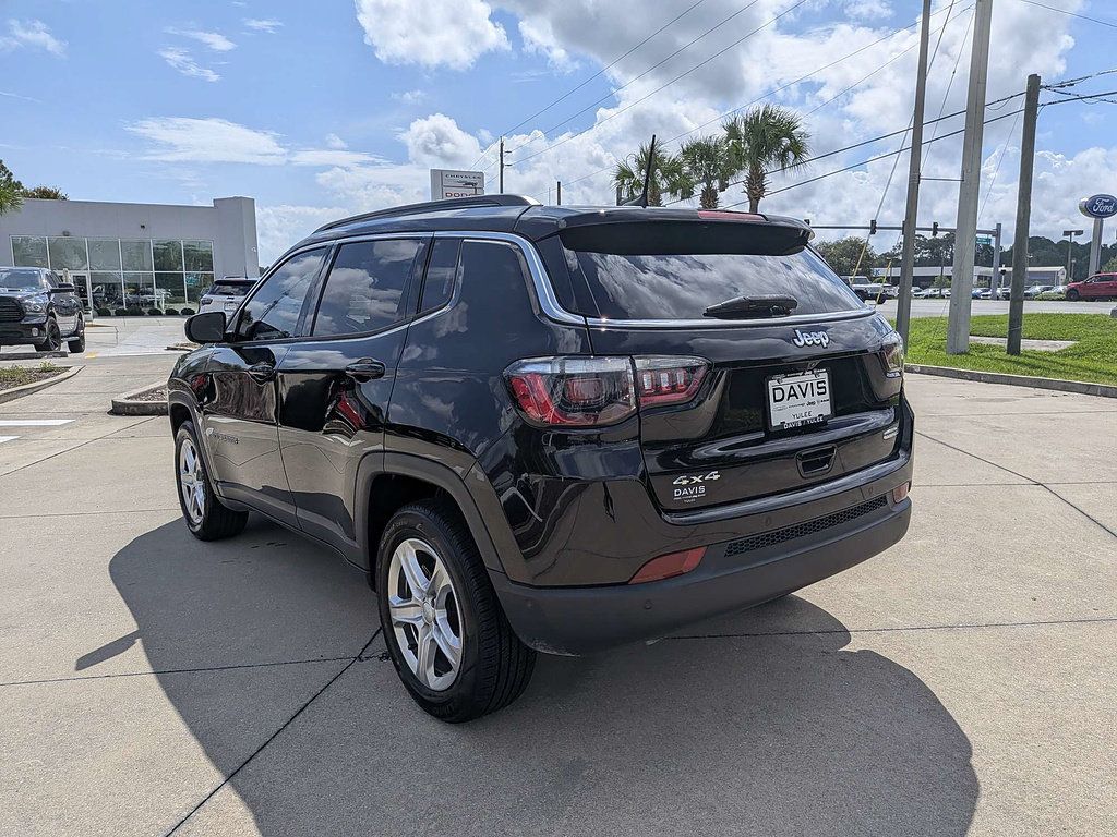 Used 2023 Jeep Compass Latitude w/ Convenience Group AWD/4WD image 6