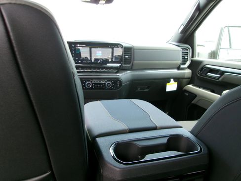 New 2026 Chevrolet Silverado 2500 ZR2 AWD/4WD image 16