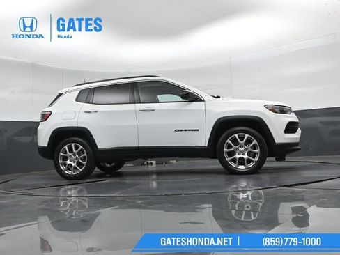 Used 2022 Jeep Compass Latitude w/ Sun and Sound Group AWD/4WD image 44