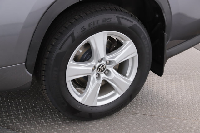 Used 2024 Toyota Highlander LE AWD/4WD image 14