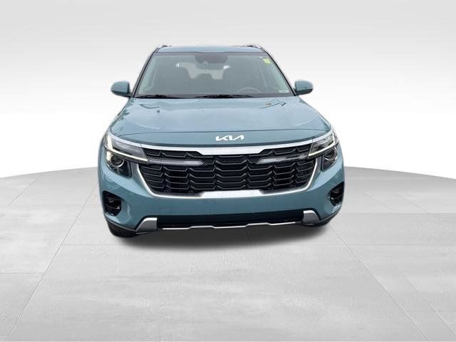 Certified 2025 Kia Seltos EX w/ EX Sunroof Package FWD image 3