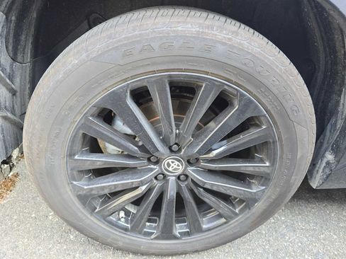 Used 2024 Toyota Highlander XSE AWD/4WD image 4