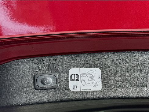 Used 2017 Ford Escape Titanium image 31