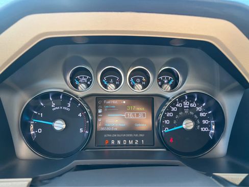 Used 2016 Ford F250 Lariat w/ Lariat Interior Package image 7