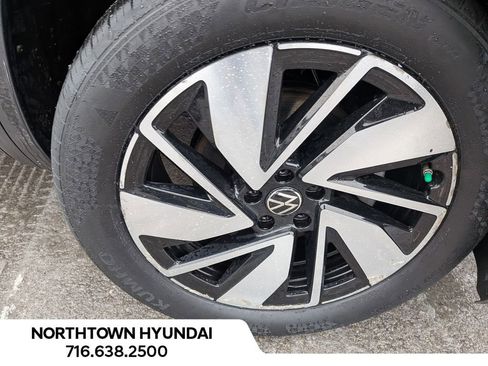 Used 2024 Volkswagen Atlas SE image 43