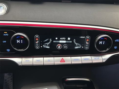 Certified 2025 Genesis GV70 3.5T Sport image 28