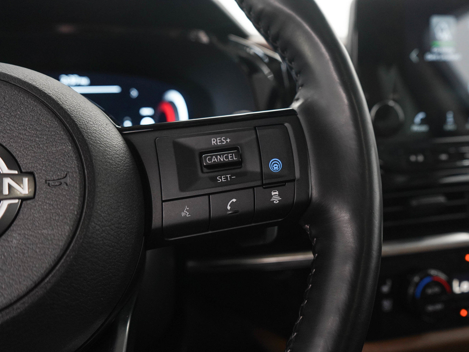 Used 2024 Nissan Pathfinder Platinum AWD/4WD image 27