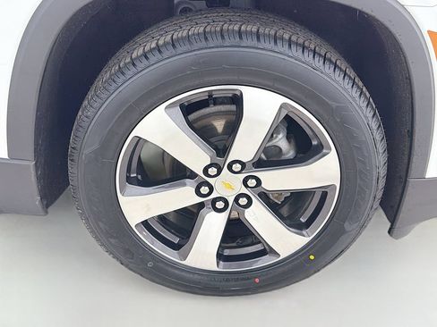 Used 2023 Chevrolet Traverse LT w/ LT Premium Package AWD/4WD image 34
