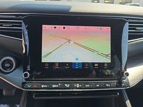 Used 2024 Jeep Wagoneer Series II w/ Flexible Seating Group image 25