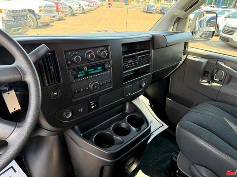 Used 2023 GMC Savana 2500 w/ Driver Convenience Package image 12