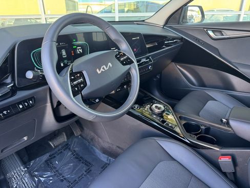 Used 2024 Kia Niro EX image 32
