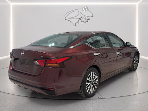 Used 2024 Nissan Altima 2.5 SV FWD image 5