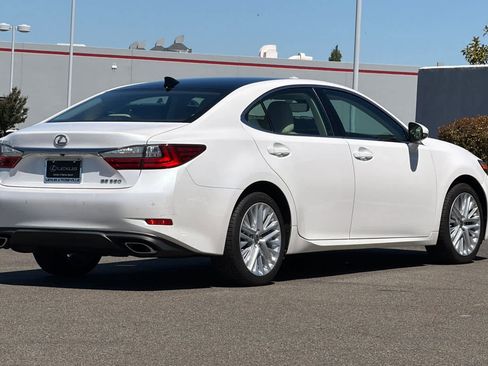 Used 2016 Lexus ES 350 w/ Luxury Package w/Wood Trim FWD image 2