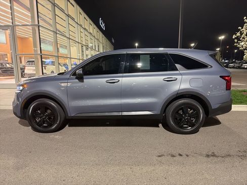Used 2023 Kia Sorento LX image 3