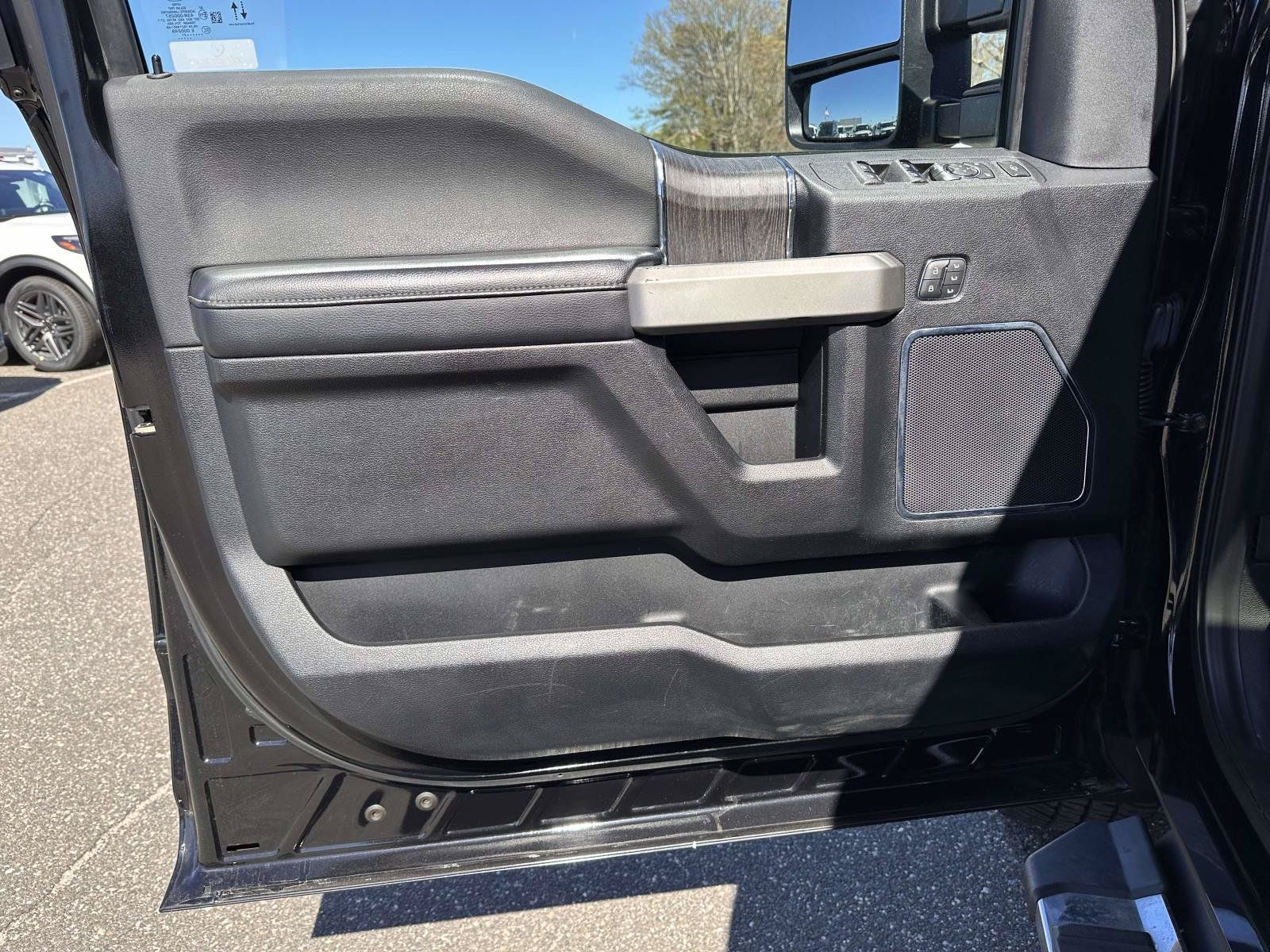 Used 2021 Ford F250 Lariat w/ Lariat Ultimate Package AWD/4WD image 9