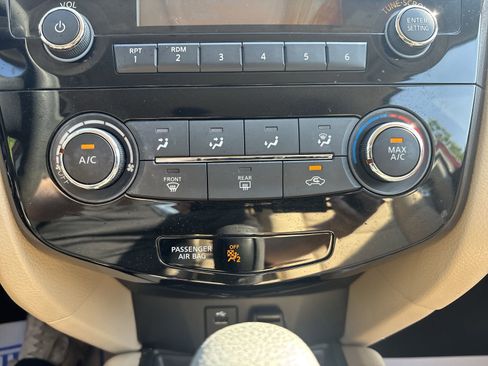 Used 2016 Nissan Rogue S w/ Appearance Package FWD image 21
