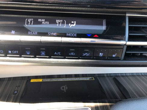 Used 2024 Toyota Sienna Limited AWD/4WD image 16