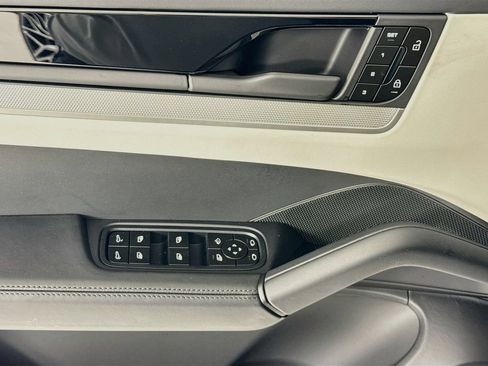 New 2026 Porsche Cayenne Coupe AWD/4WD image 11